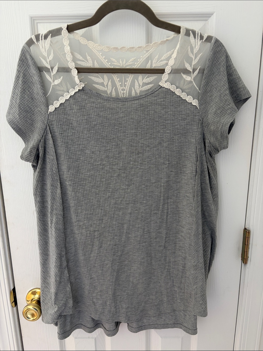 Xhilaration Gray Ribbed Short Sleeve Top with Cream Lace Yoke